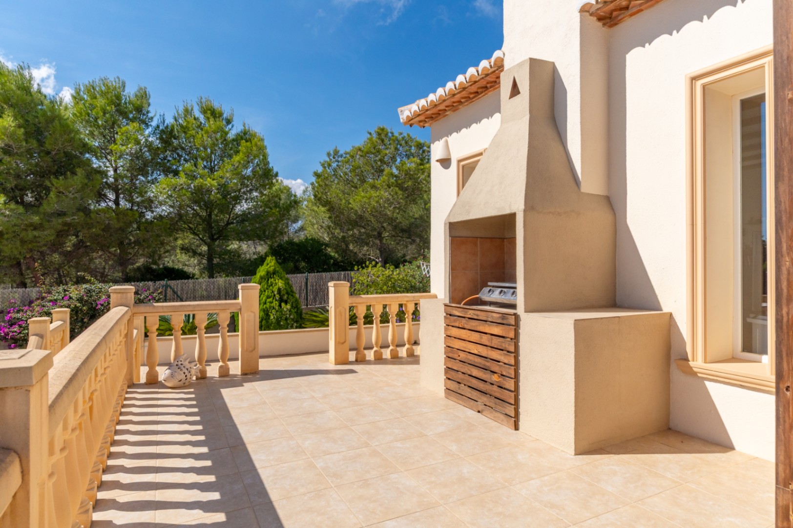 Terrasse avec barbecue