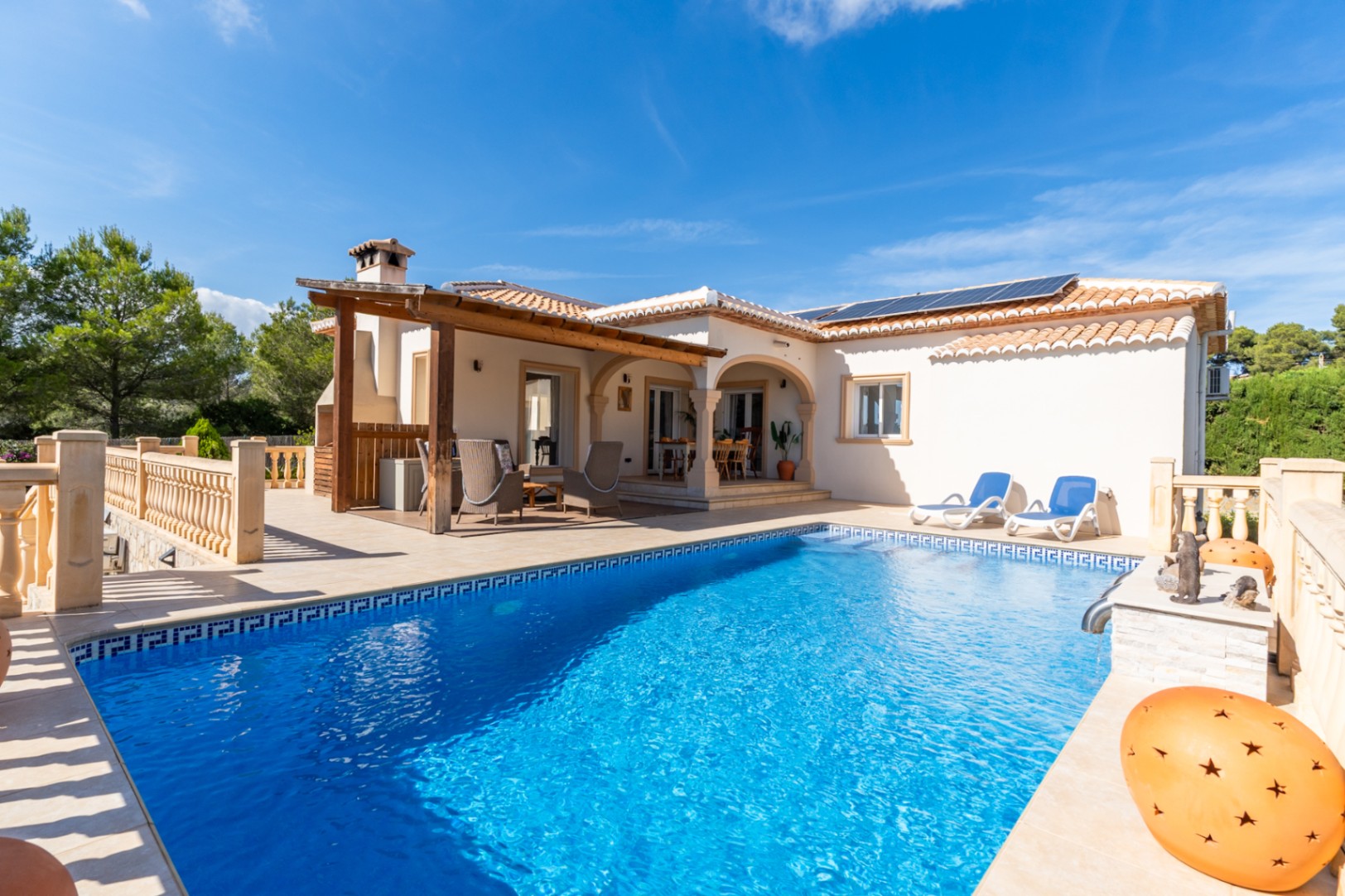 Piscine et terrasse