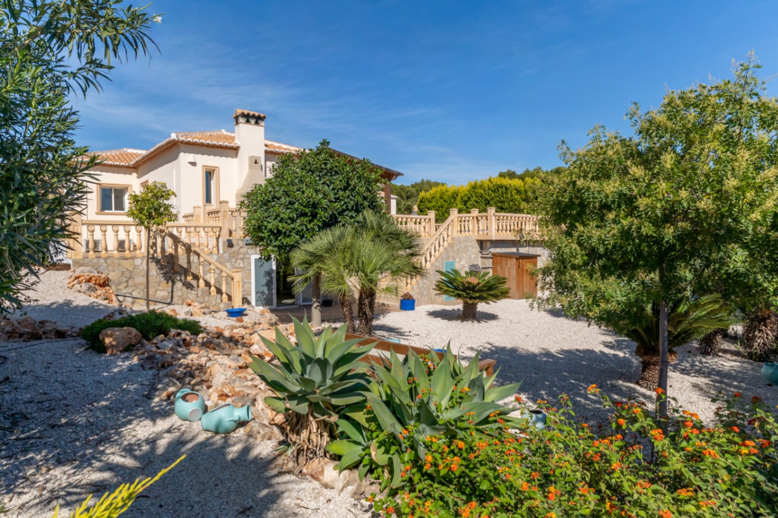 Jardin et extérieur de la villa