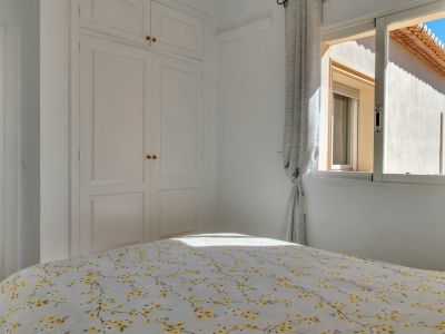Chambre avec placard intégré