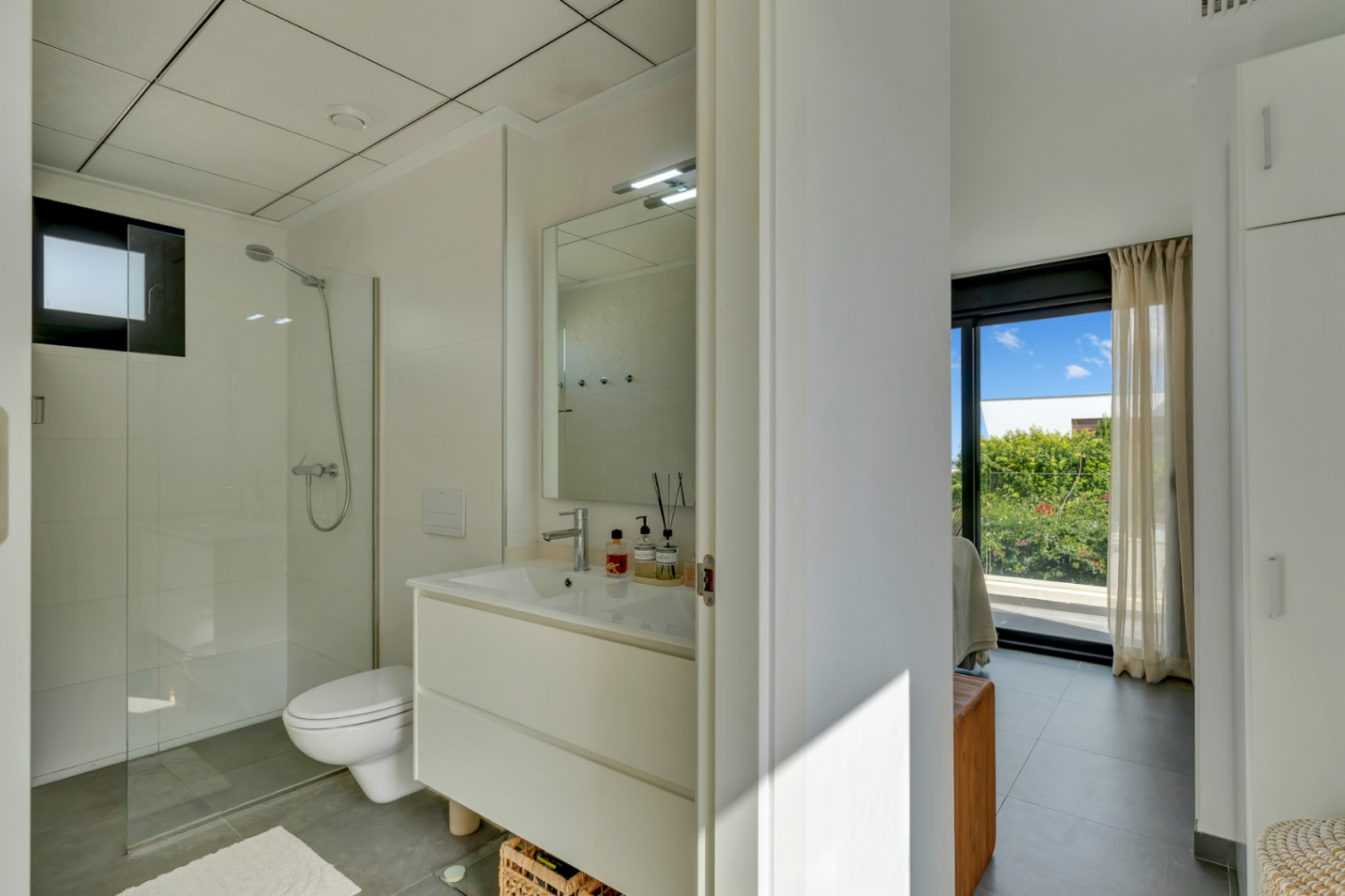 Salle de bains attenante