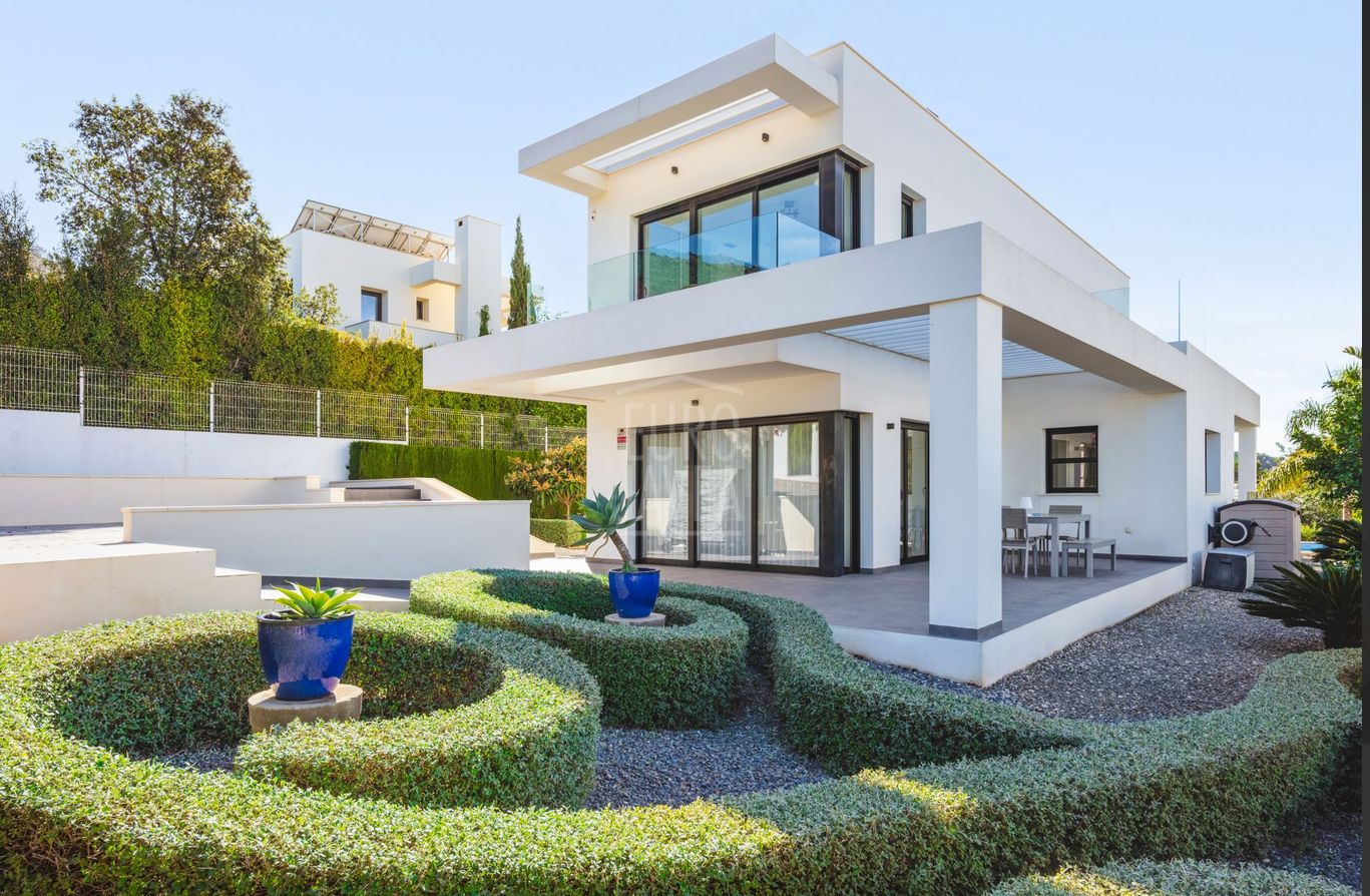 Extérieur de la villa et jardin