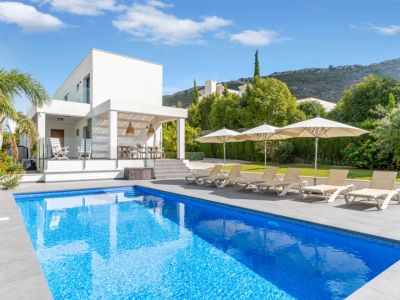Piscine et terrasse extérieure