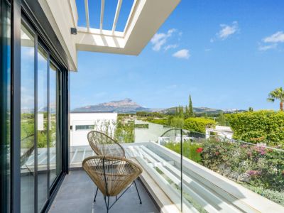 Balcon avec vue sur la montagne