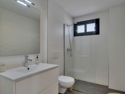 Salle de bains avec douche