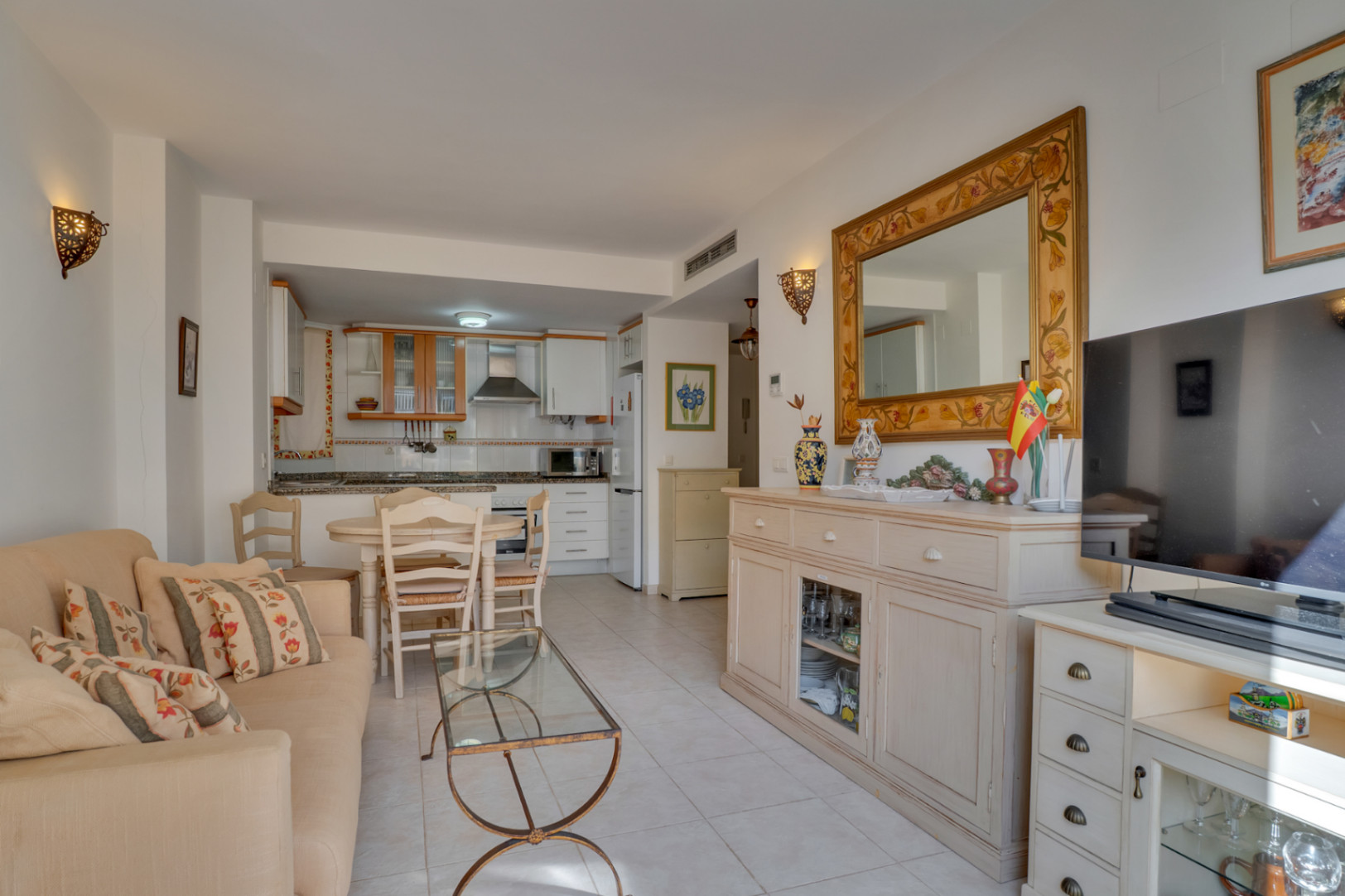 Salon et cuisine ouverte