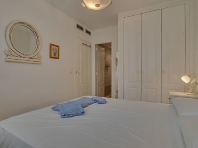 Chambre avec salle de bains attenante