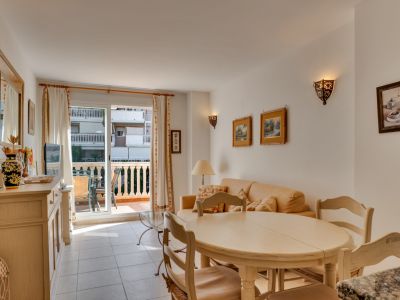 Salon-salle à manger avec accès terrasse