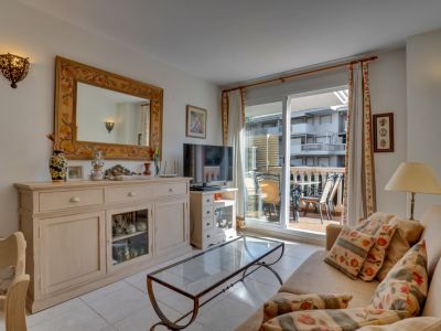 Salon avec accès terrasse