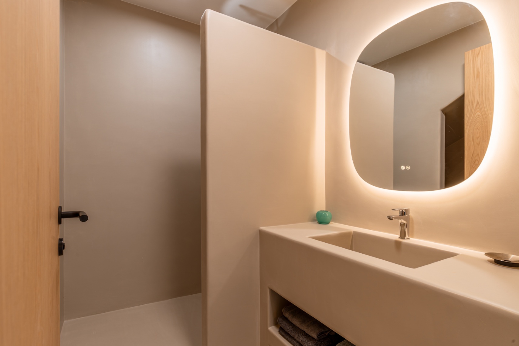 Salle de bains avec douche