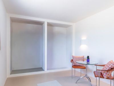 Chambre avec placards intégrés