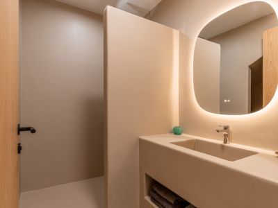 Salle de bains avec douche