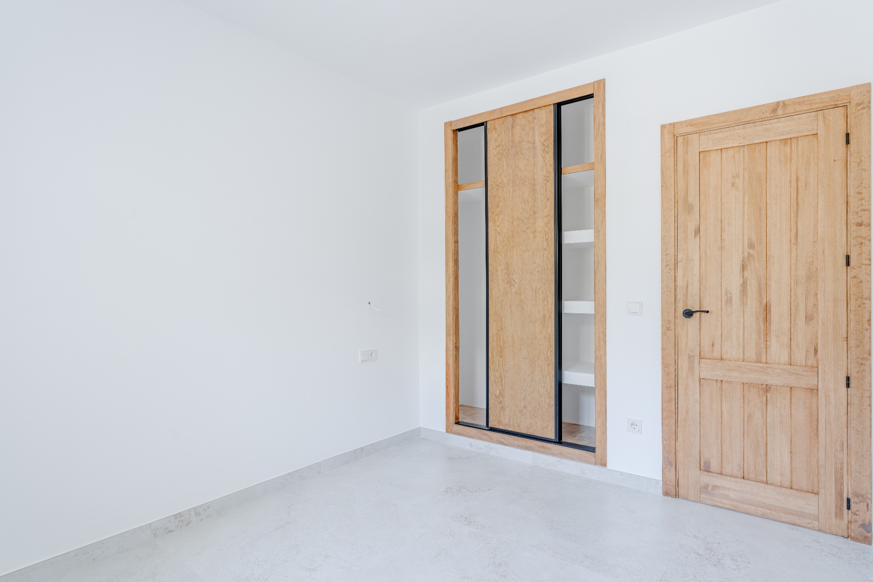 Chambre avec placard intégré