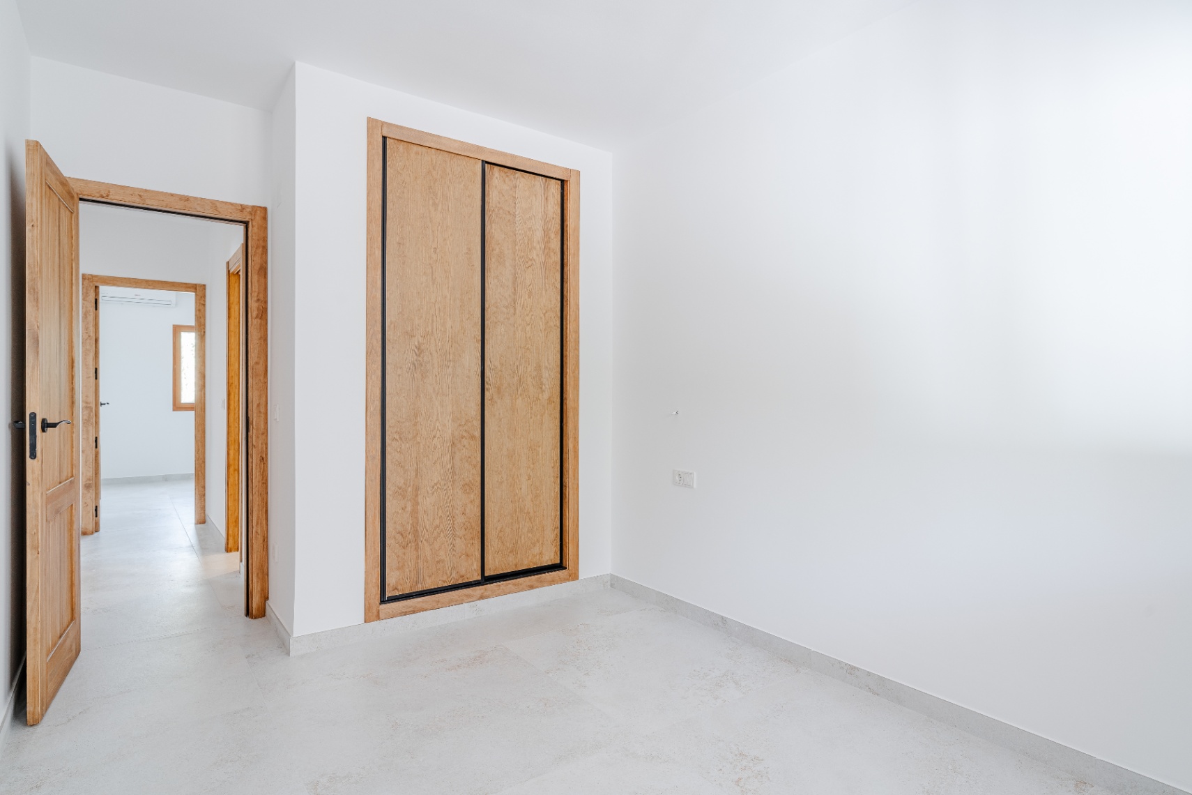 Chambre avec placard intégré