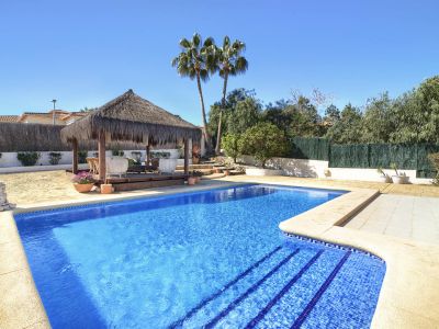 Piscine et pergola