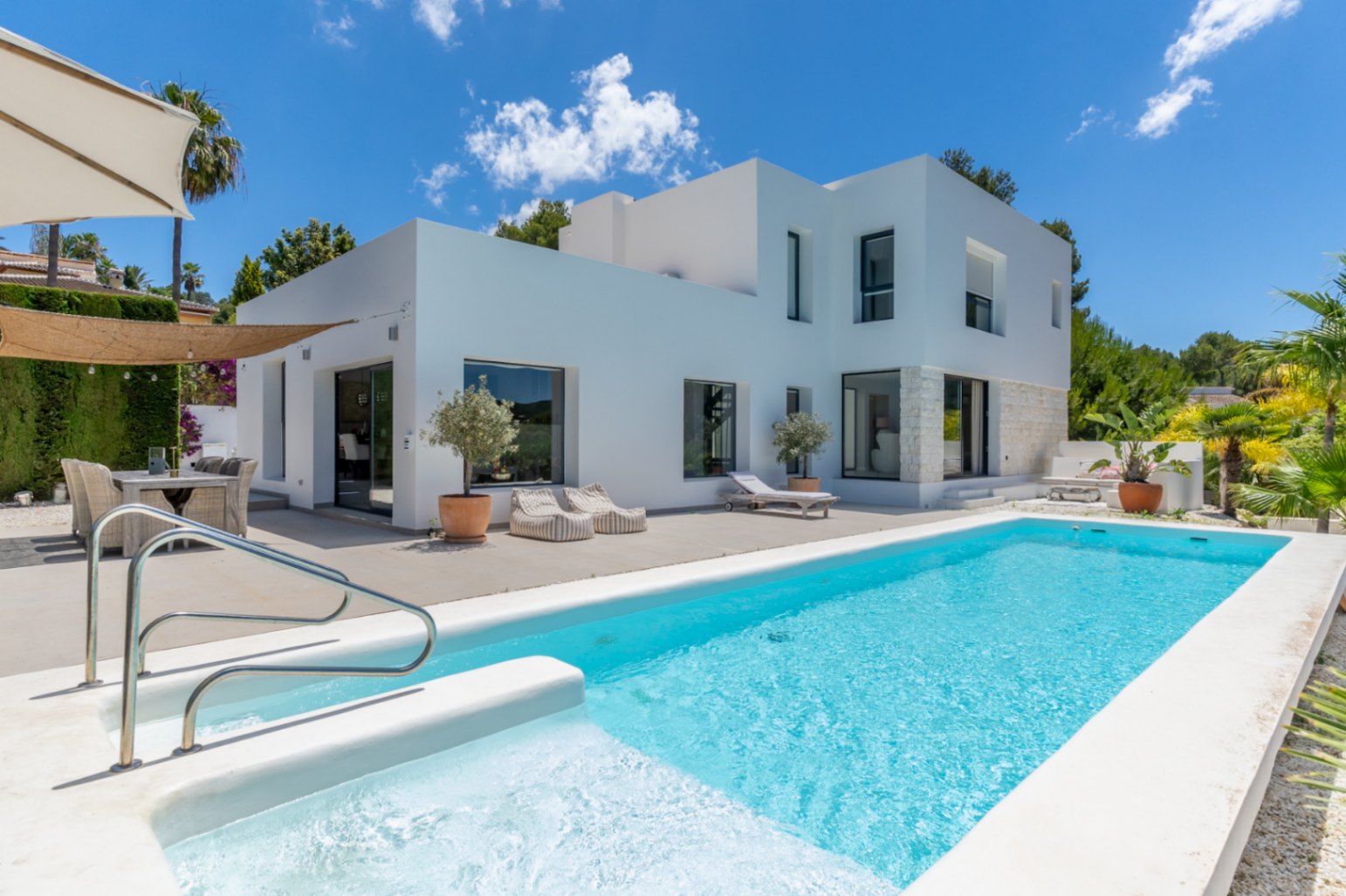 Piscine et terrasse