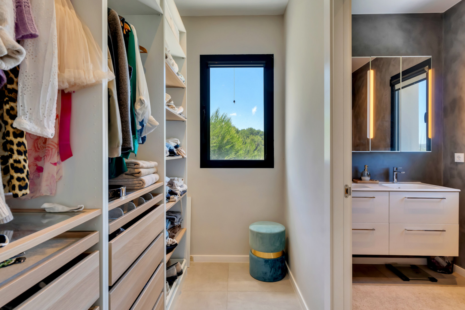 Dressing et salle de bains attenante