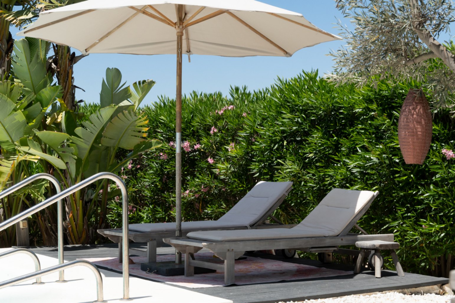 Terrasse de la piscine
