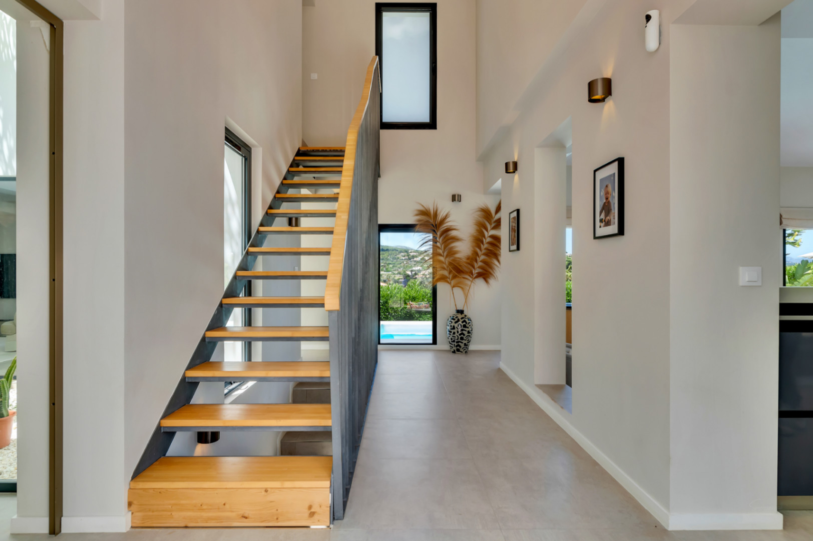 Hall d'entrée avec escalier