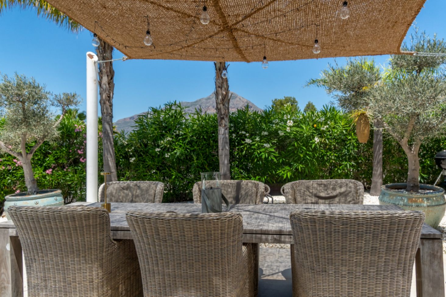 Terrasse avec vue sur la montagne
