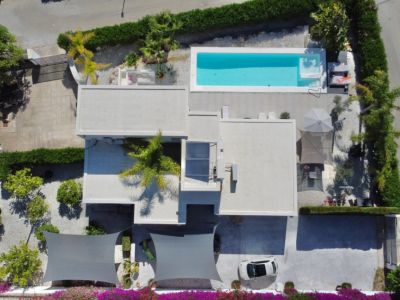 Vue aérienne de la villa et piscine