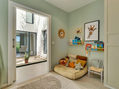 Chambre d'enfant avec patio
