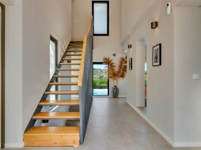 Hall d'entrée avec escalier