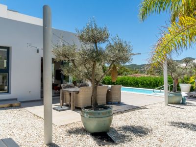 Terrasse extérieure et piscine
