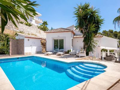 Piscine et terrasse