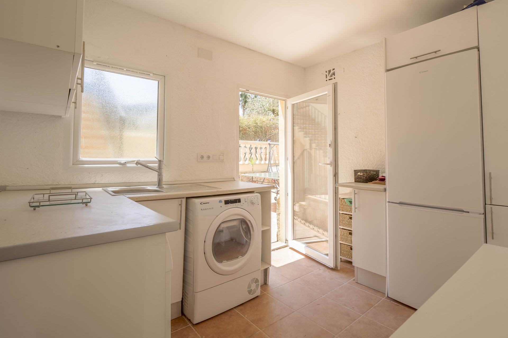 Buanderie avec accès extérieur
