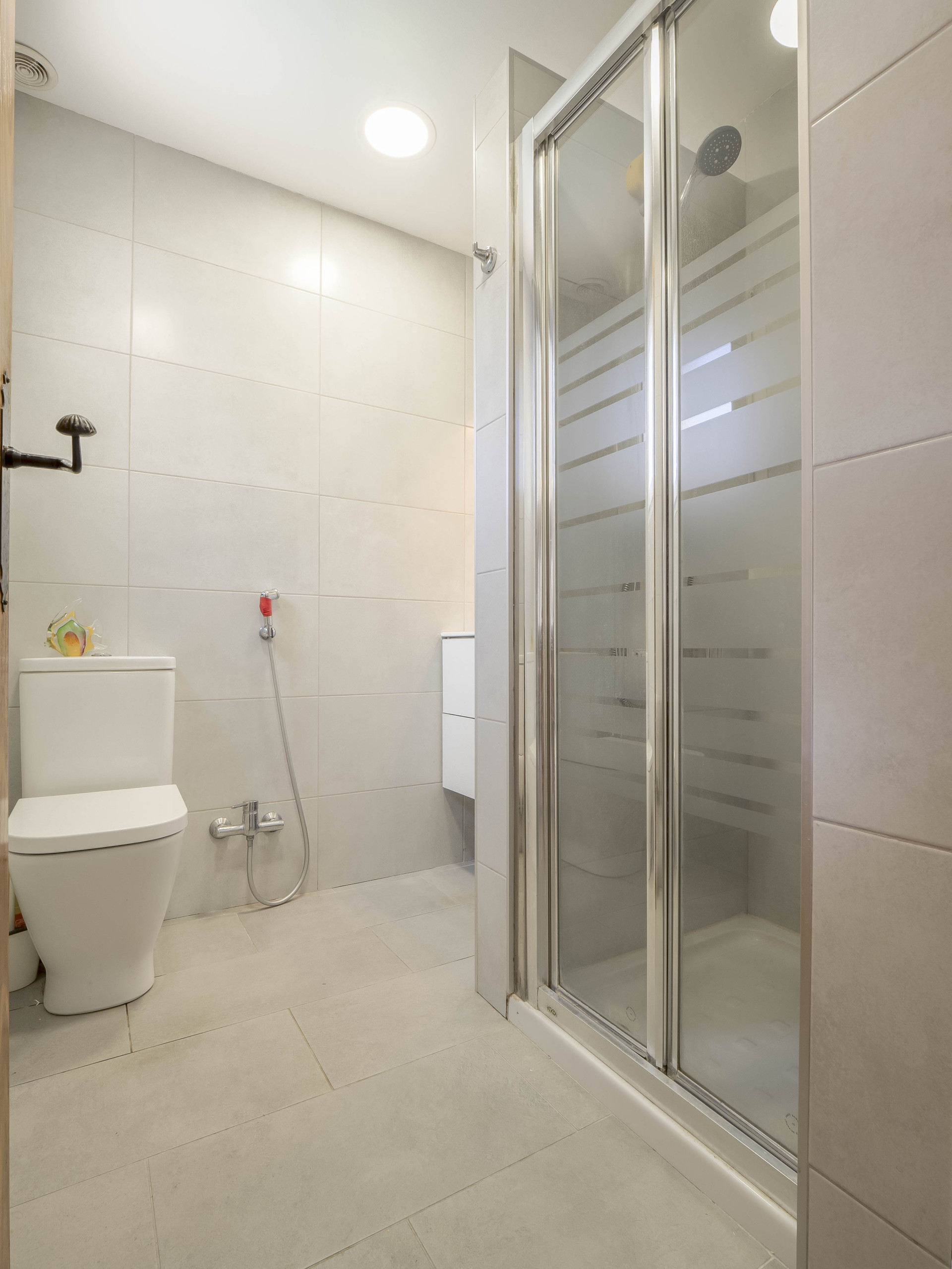 Salle de bains avec douche