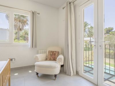 Chambre avec vue sur piscine