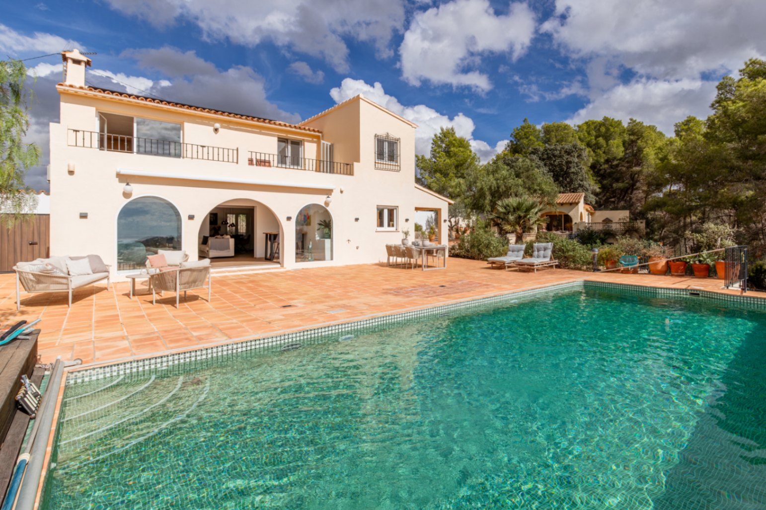 Piscine et terrasse