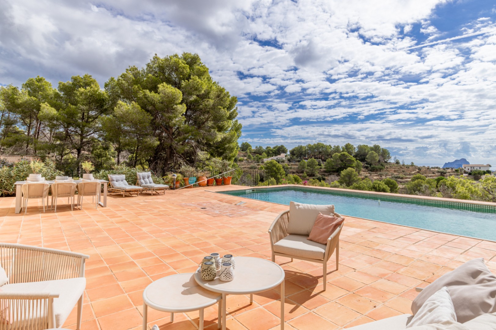 Terrasse avec piscine