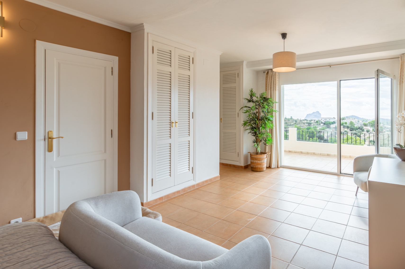 Chambre avec accès à la terrasse