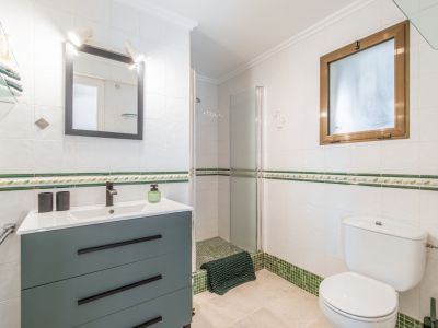 Salle de bains avec douche