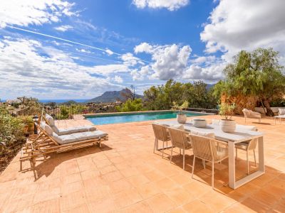 Terrasse avec piscine et vue