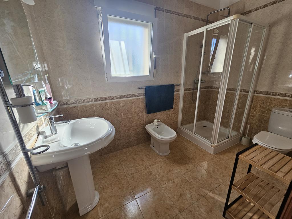 Salle de bains avec douche