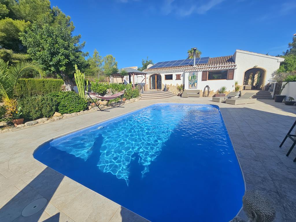 Piscine et terrasse