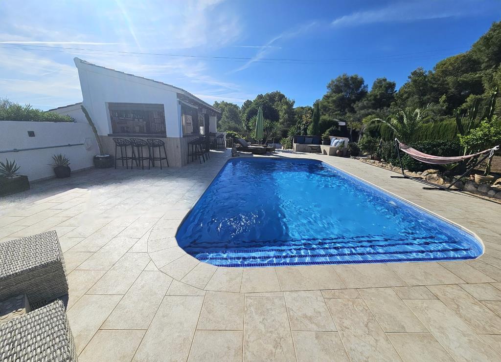 Piscine et terrasse
