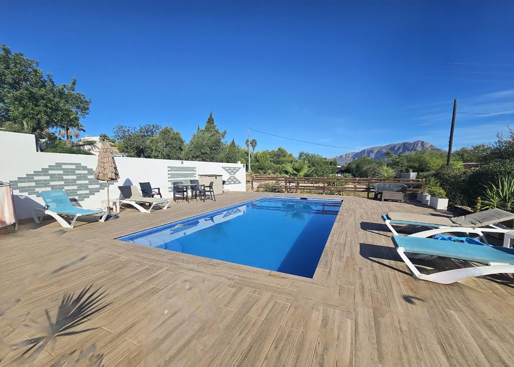 Piscine et terrasse