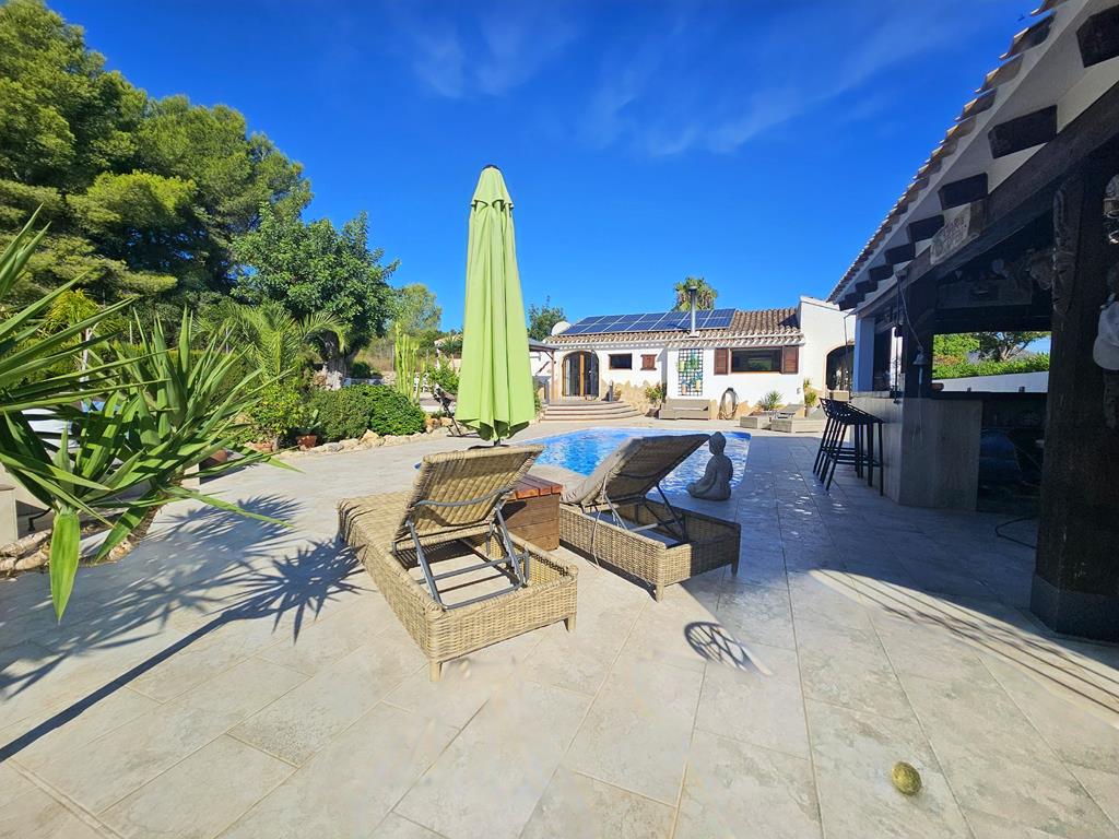 Piscine et terrasse