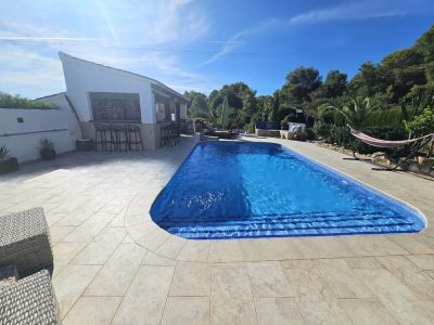 Piscine et terrasse
