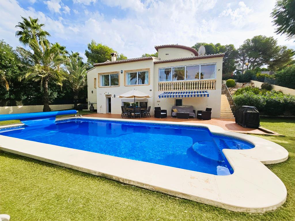 Piscine et jardin