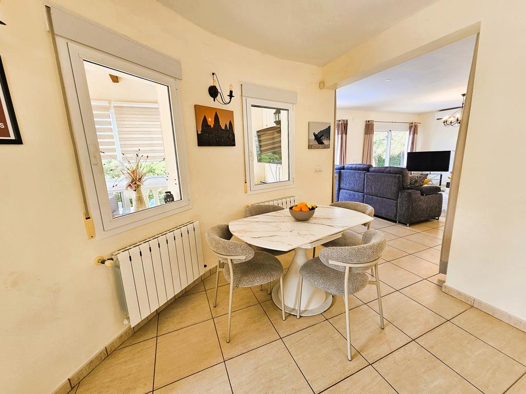 Espace repas et salon