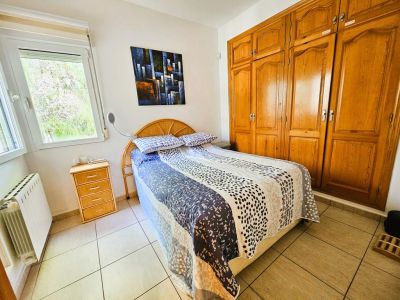 Chambre avec placards intégrés
