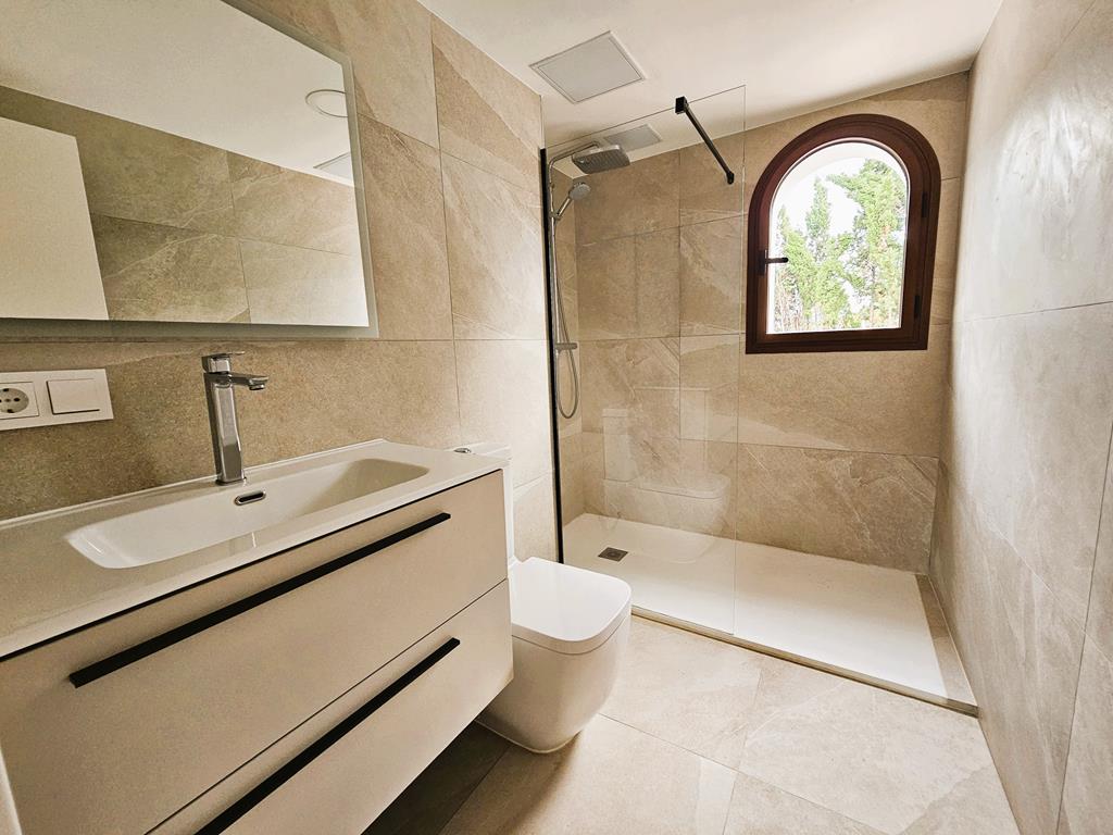 Salle de bains avec douche