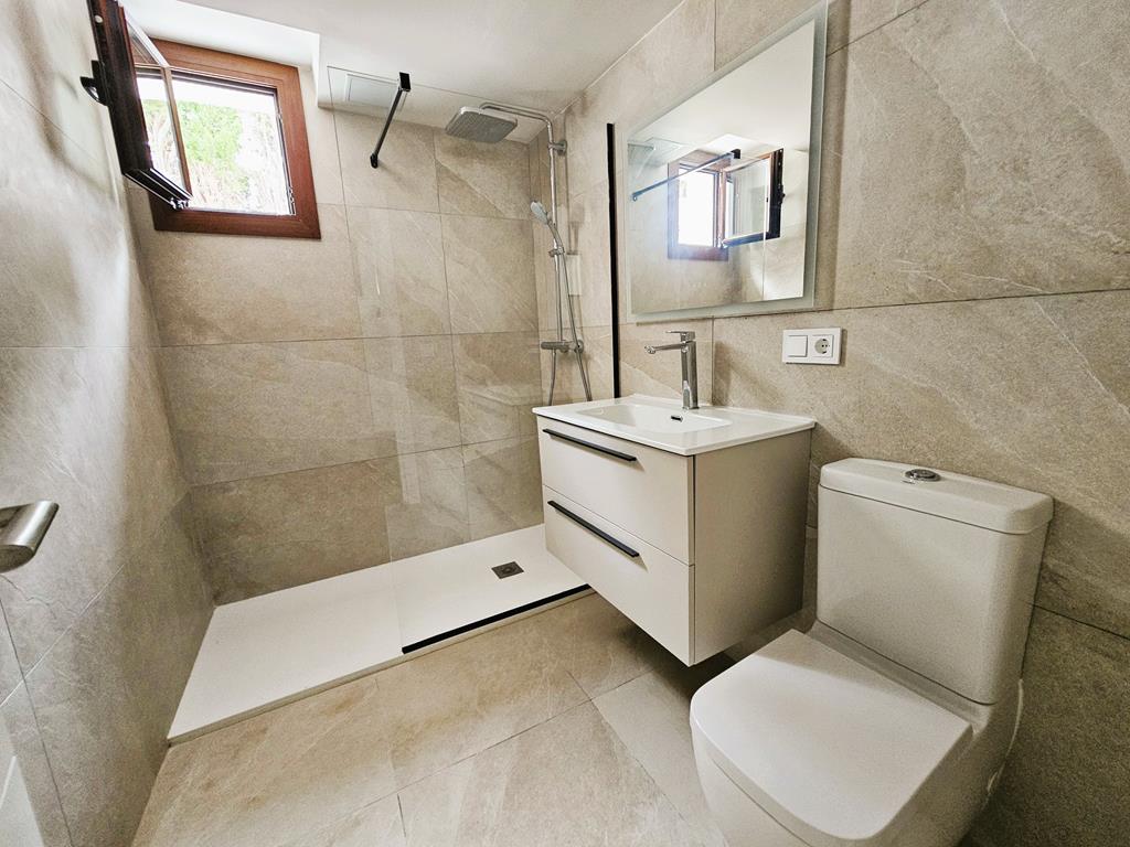 Salle d'eau avec douche