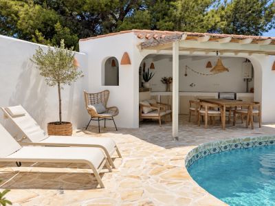 Cuisine extérieure et piscine