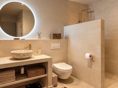 Salle de bains avec douche